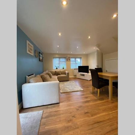 Entire 2-Bedroom Home By Weghomes Rochester (Kent) Exterior foto
