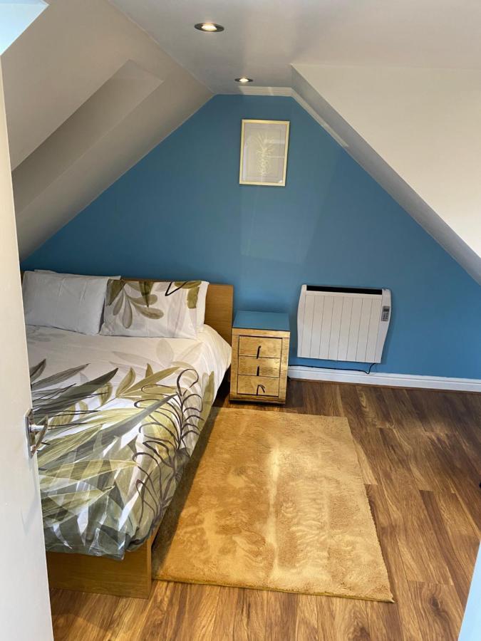 Entire 2-Bedroom Home By Weghomes Rochester (Kent) Exterior foto